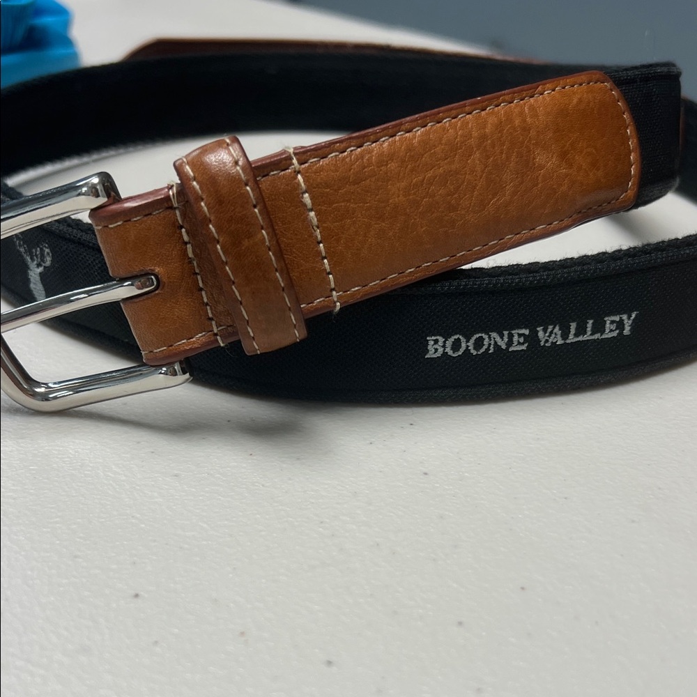 Boone Valley Men’s Black Strap Belt Sz 42